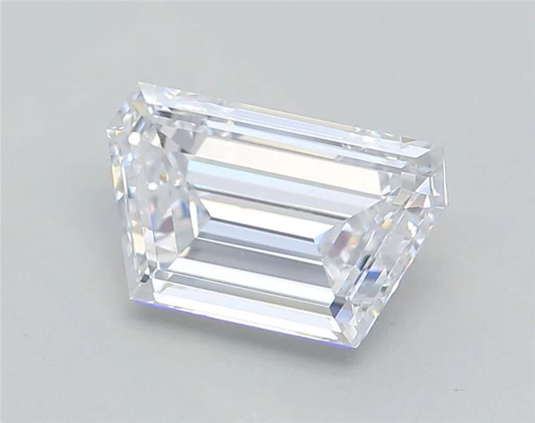 1.03 ct. D/VS2 Trapezoid Diamond