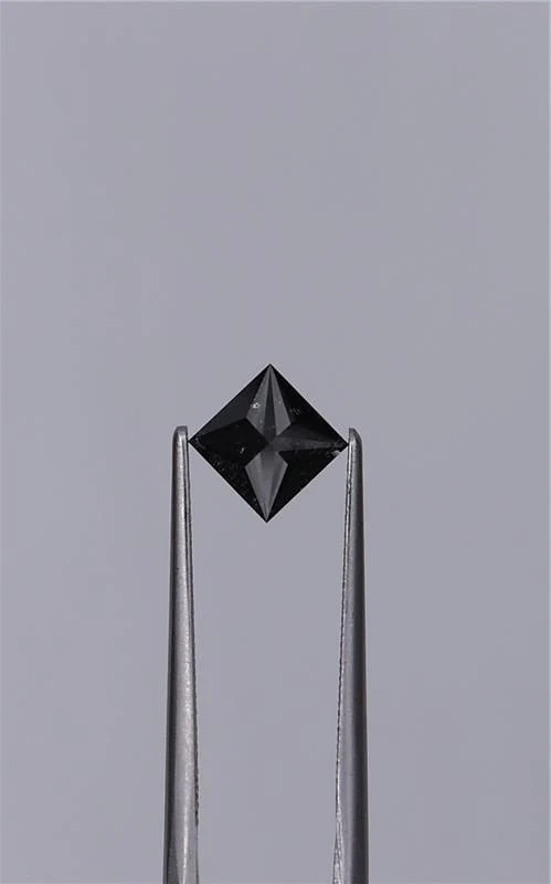 1.09 ct. Fancy Black/VVS2 Princess Diamond